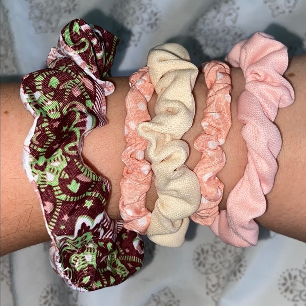 bundle of 5 scrunchies